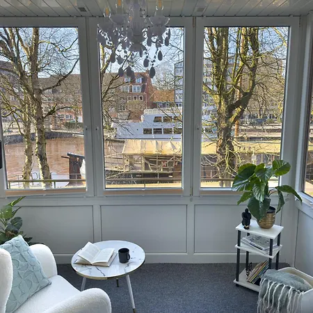 Feuerschiff-panorama - Neue Moderne In Der Innenstadt Mit Blick Uebers Wasser 아파트 엠덴