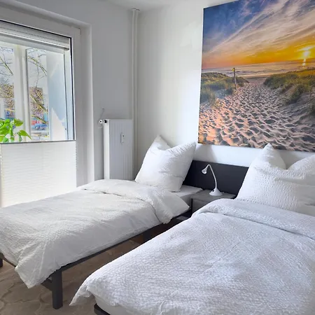 Feuerschiff-panorama - Moderne In Der Innenstadt Mit Wasserblick Emden